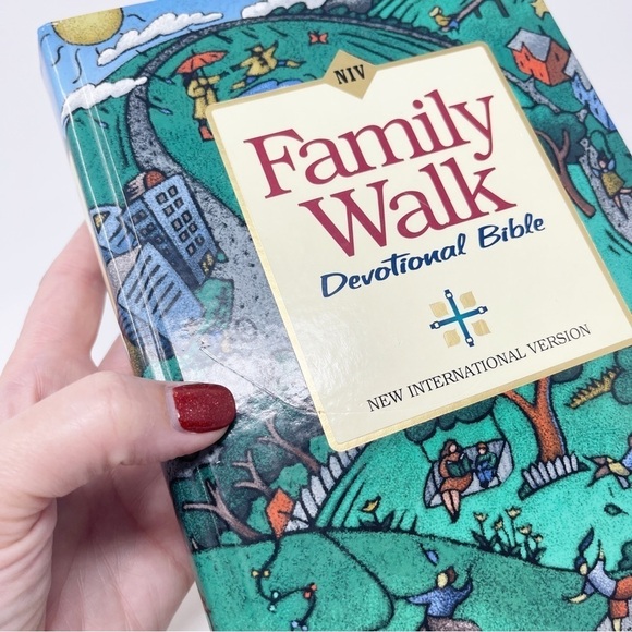Family Walk Devotional Holy Bible NIV hardback New‎ International Version - Picture 7 of 8
